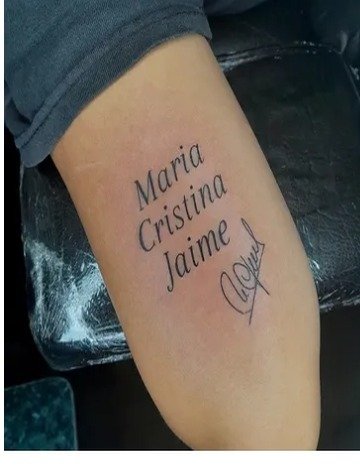 Firma con el nombre María Cristina Jaime en el antebrazo